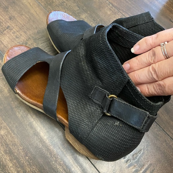 Leather sandal, heels - Picture 4 of 6